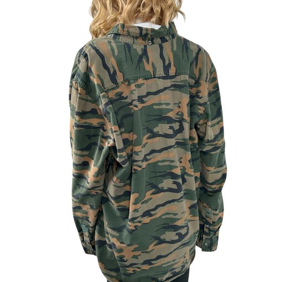 Modern Amusement XL Army Green Camo Print Button Down Shirt - Picture 5 of 6